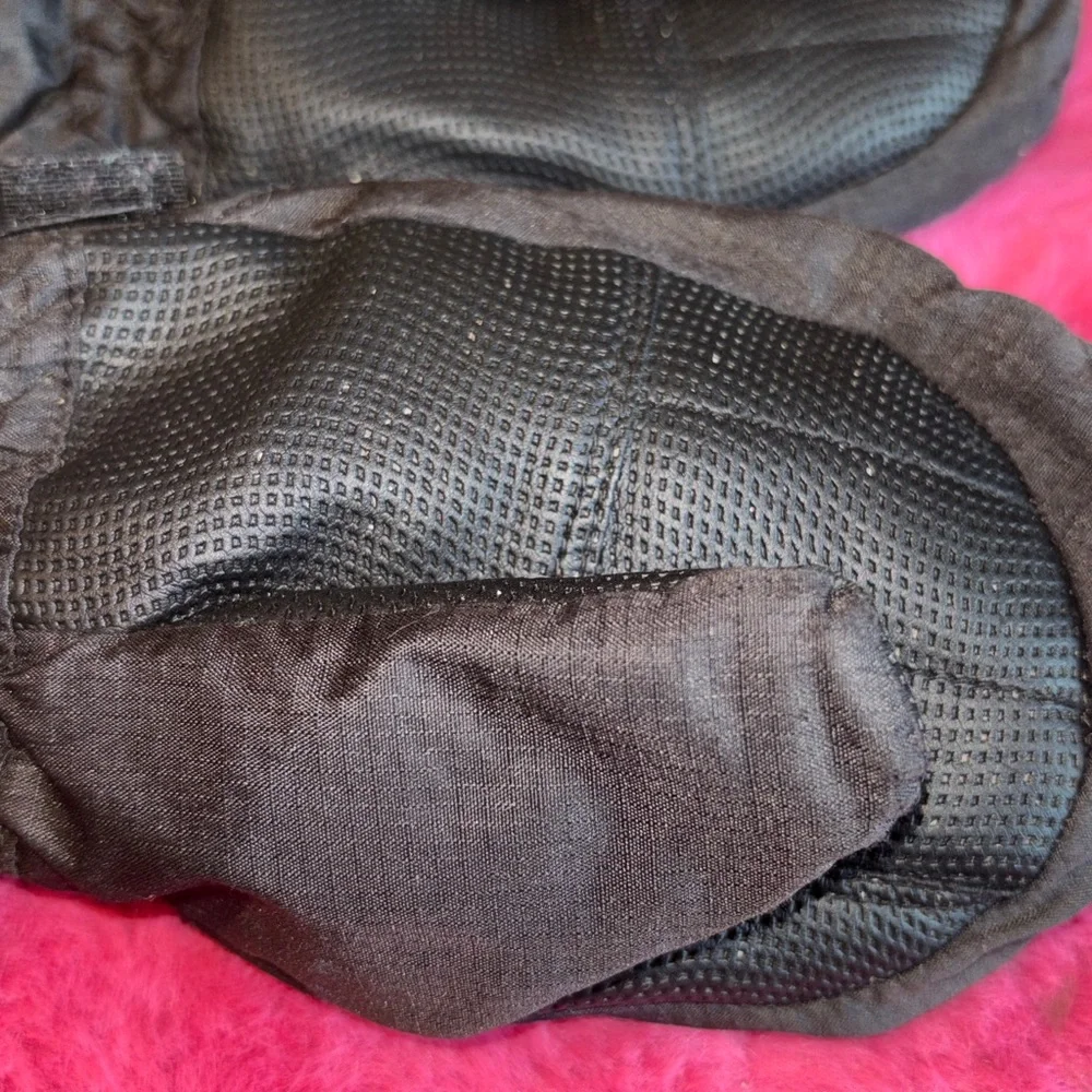 EUC REI KIDS BLACK MITTENS. velcro, cinch, wrist, wrap, cinching, arm strap, ex